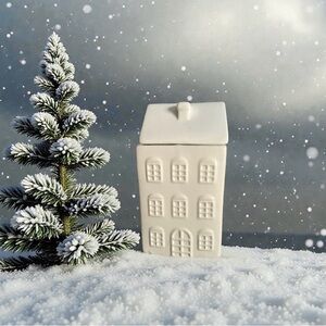 Village House Ceramic Caramel Apple and Spice Scented Candle